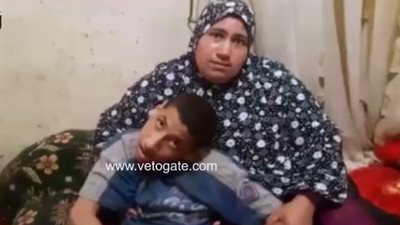 والد «إسلام» يستغيث بشيخ الأزهر: ابني مريض بضمور المخ منذ 16 عاما