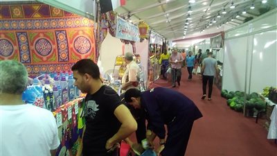 زحام للمواطنين على معارض أهلا رمضان في الإسكندرية (صور)