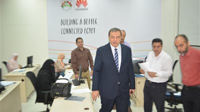 «سعفان» يتابع الطعون للمرشحين في الانتخابات العمالية في اليوم الأخير