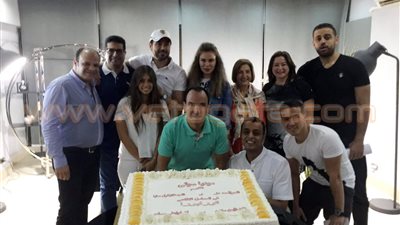 بالصور.. أحمد عز ونيكول سابا يحتفلان بتسجيل «تورا بورا»