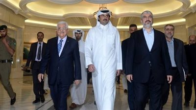 أمير قطر يلتقي «أبو مازن» و«مشعل» في الدوحة