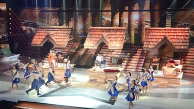 ليليا ورنا تغنيان 