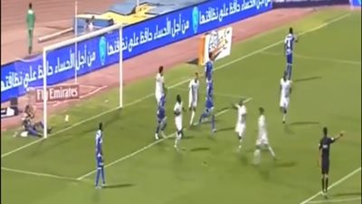 بالفيديو.. الأهلي يكتسح الفتح بثلاثية في قمة الدوري السعودي