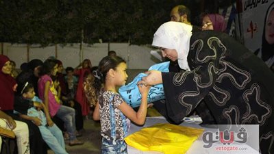 بالصور.. برلمانية توزع ملابس العيد على الأطفال بقليوب