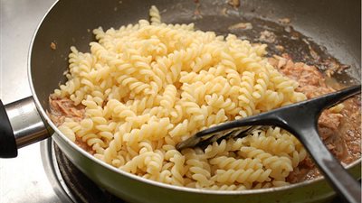 أسرع طريقة لعمل مكرونة بالتونة من الشيف نجلاء الشرشابى