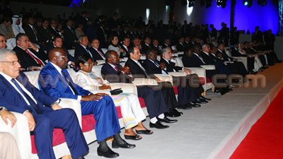 كواليس حفل افتتاح قناة السويس الجديدة.. «السيسي» سعيد بالتنظيم والتمثيل المشرف من الوفود الأجنبية وشعب مصر..وجه رسالة للعالم بالزي العسكري عن استقرار البلاد.. ويطلق مشروعات «العاصمة وشب