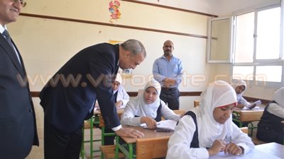 محافظ قنا يتفقد لجان امتحانات الشهادة الإعدادية في 4 مدارس