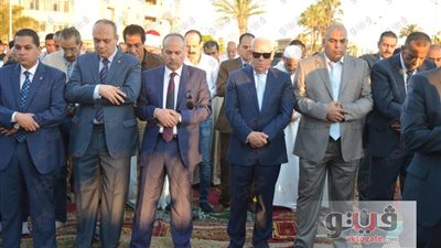 بالصور.. محافظ بورسعيد ومدير الأمن يؤديان صلاة العيد بساحة المعمورة