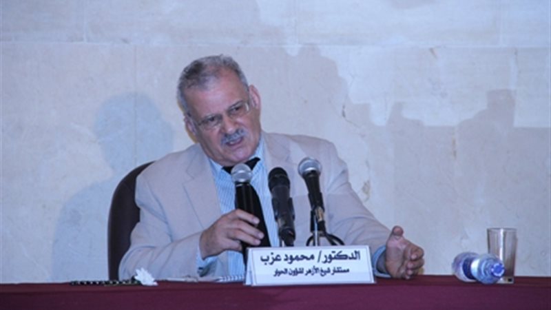 محمود عزب مستشار