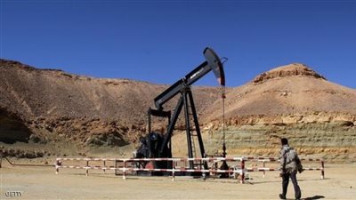 جماعة ليبية تهدد بإغلاق حقول النفط