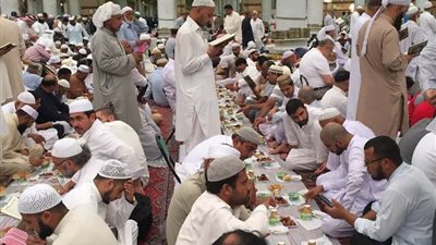 «الأزهري» ينشر صورا من المدينة المنورة ويدين استهداف الحرم المكي