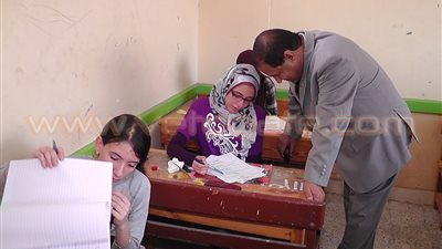 بالصور.. محافظ الغربية يتفقد لجان امتحانات الشهادة الإعدادية