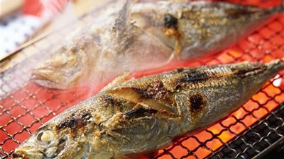 خبيرة تغذية تنصح بتناول الأسماك المشوية بدلا من المملحة أول أيام العيد