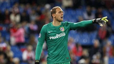 أوبلاك يفوز بجائزة «زامورا» لأفضل حارس بالدوري الإسباني