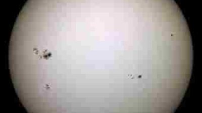 بالصور.. «العلوم الفلكية»: لون الشمس الحقيقي أبيض