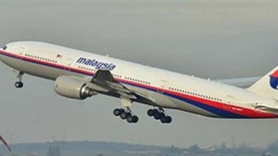 إرشادات السلامة على متن الطائرات.. اتبع تعليمات طاقم القيادة.. ابتعد عن الملابس الفضفاضة أو الكعب العالي.. كن على معرفة بمخارج الطوارئ.. والابتعاد عن المقدمة يزيد من فرص نجاتك في حالة السقوط