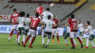 الأهلي يحطم رقم الزمالك بالفوز على المصري بثنائية