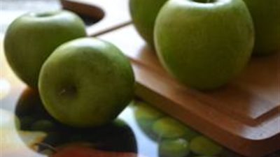 بالتفاح واللوز اقضي على مشكلة النسيان عند طفلك