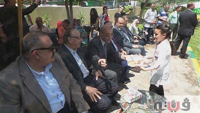 استقبال محافظ القاهرة بالكعك في حديقة الأسرة بمصر الجديدة