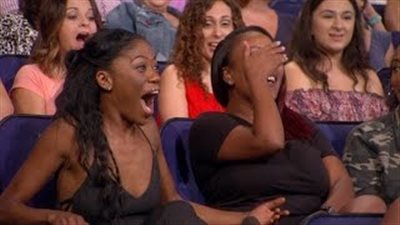 شاهد.. فيديو يفضح امرأة سرقت هدايا على الهواء