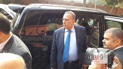 بالصور.. هدايا المسئولين للمواطنين في العيد.. محافظ الجيزة يوزع كراتين مواد غذائية على الباعة الجائلين.. «حبيب» يدخل البهجة على أيتام بني سويف.. و«سلطان» يزور دار مسنين بالإسكندرية