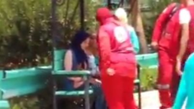 بالفيديو.. الهلال الأحمر يسعف فتاة فقدت وعيها في حديقة الفسطاط