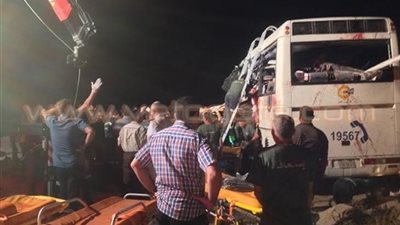 بالفيديو.. ارتفاع أعداد ضحايا حادث تصادم شرم الشيخ إلى 33 قتيلًا و41 مصابًا.. جنسيات أجنبية بين المصابين.. اصطدام أتوبيسين سياحيين بسبب السرعة الزائدة.. ومدير أمن جنوب سيناء يتفقد موقع الحادث