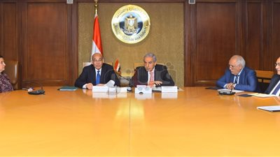 وزير التجارة يرأس اجتماع المجلس الأعلى للصناعات النسيجية