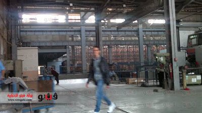 بالصور.. شخص مجهول يعبث بورش مترو الأنفاق