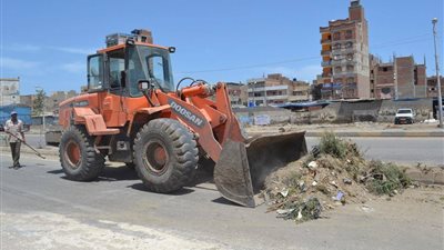 رئيس مدينة بلطيم يتفقد أعمال الإنارة والنظافة بـ«الكورنيش»