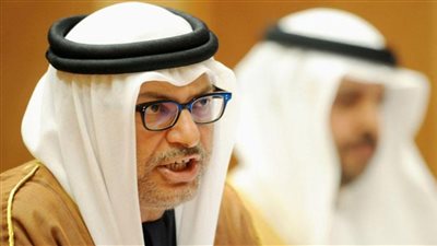 «قرقاش» يرد على تشبيه دور الإمارات بإيران في اليمن