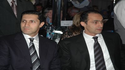 بالصور..6 مشاهد لجمال مبارك خارج الأسوار..نجل الرئيس الأسبق بصحبة ابنته في العرض العالمي لمايكل جاكسون..يقضي إجازة رأس السنة في شرم الشيخ..يشارك في عزاء والدة مصطفى بكري..وحفل منصور الجمال البداية