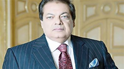 محمد أبو العينين يطمئن على هداف سيراميكا كليوباترا بعد إصابته بارتجاج فى المخ