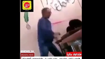 لحظة اعتداء معلم على طالبة بطريقة وحشية (فيديو)