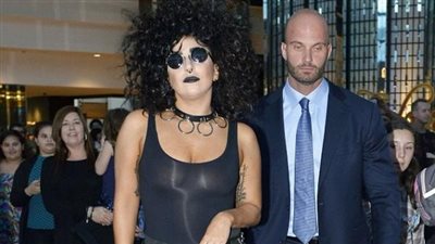 بالصورة.. «ليدي جاجا» تفزع معجبيها باستراليا