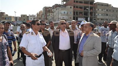 محافظ الإسماعيلية لأحد التجار: القانون يطبق على الجميع دون استثناء