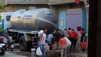 طوابير بـ«الجراكن» أمام سيارات المياه في أول أيام العيد بدمياط