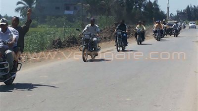 بالصور.. مسيرتان لأنصار 