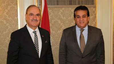 وزير التعليم العالى يبحث آليات التعاون العلمى مع العراق