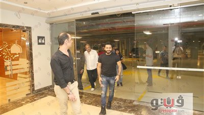 فتاة تصرخ في قاعة سينما بوينت بعد رؤية تامر حسني بجوارها