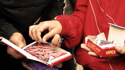 «الإفتاء» عن استخدام الألعاب النارية: الشريعة نهت عن ترويع الآمنين