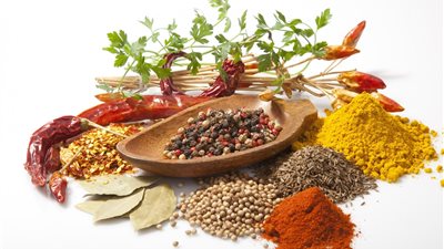 10 توابل وأعشاب تساعد على إنقاص الوزن الزائد