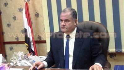 ضبط سفرجي يسرق 3 آلاف دولار من رجل أعمال بالساحل الشمالي