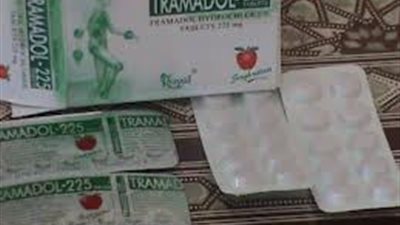 راكب بمطار القاهرة يحاول تهريب ترامادول في جوربه