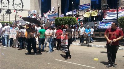 بالفيديو والصور.. وقفة لموظفي الضرائب للمطالبة بإلغاء قانون الخدمة المدنية