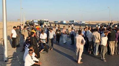 أهالي قرية بالشرقية يقطعون الطريق احتجاجا على مقتل شاب