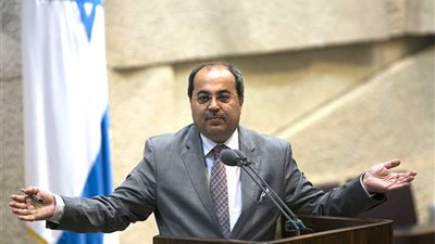 الطيبي: الرئيس الفلسطيني يمكث عدة أيام في المستشفى