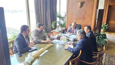 مهندس ببعثة الري بأوغندا يحفر بئرا لأهالي قرية على نفقته الخاصة