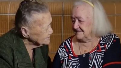بعد فراق 78 عاما.. شقيقتان روسيتان تلتقيان لأول مرة منذ الحرب العالمية الثانية | فيديو