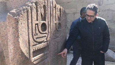 وزير السياحة والآثار يتفقد أعمال ترميم تمثال رمسيس الثاني بالجهة الغربية لمعبد الأقصر